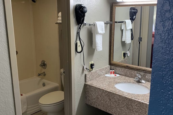Room 21 of 40