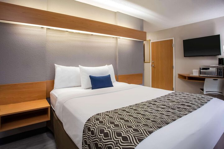 Microtel Inn & Suites by Wyndham Southern Pines / Pinehurst