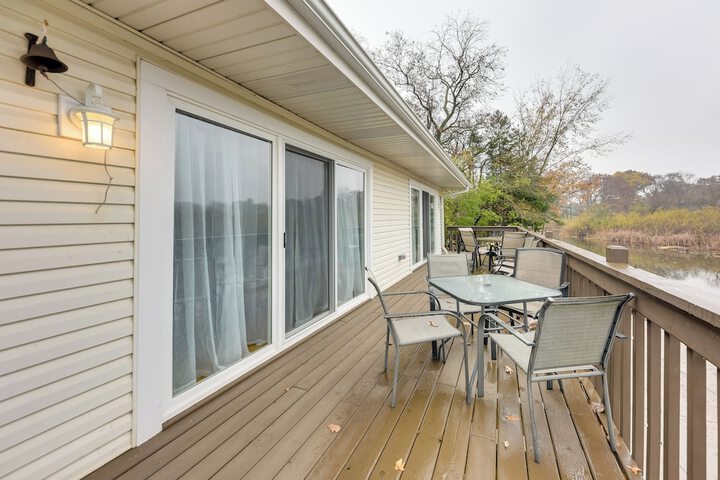 Salem Vacation Home w / Dock: Steps to Paddock Lake