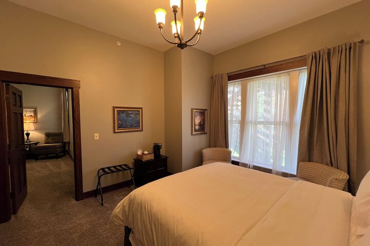 Charleston House Bed & Breakfast Inn