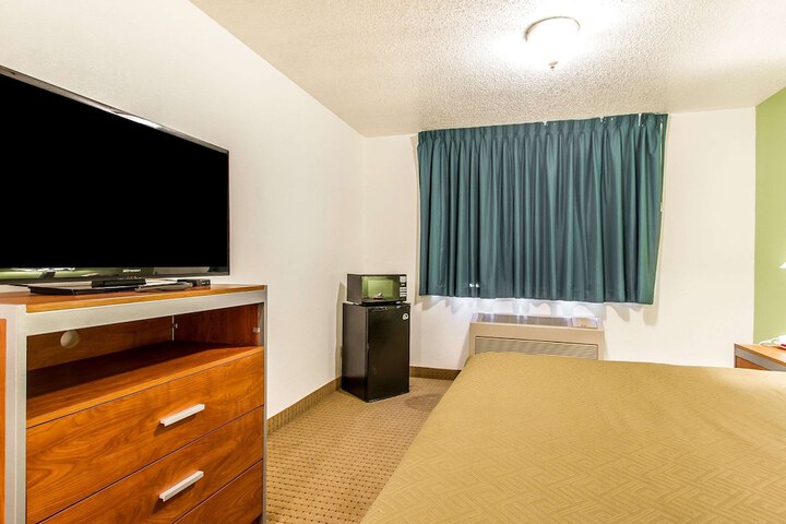 Econo Lodge Inn & Suites Pekin - Peoria Area