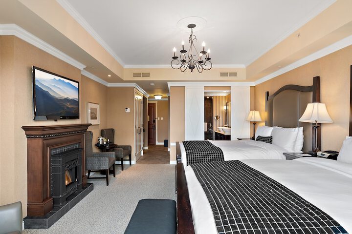 Oak Bay Beach Hotel
