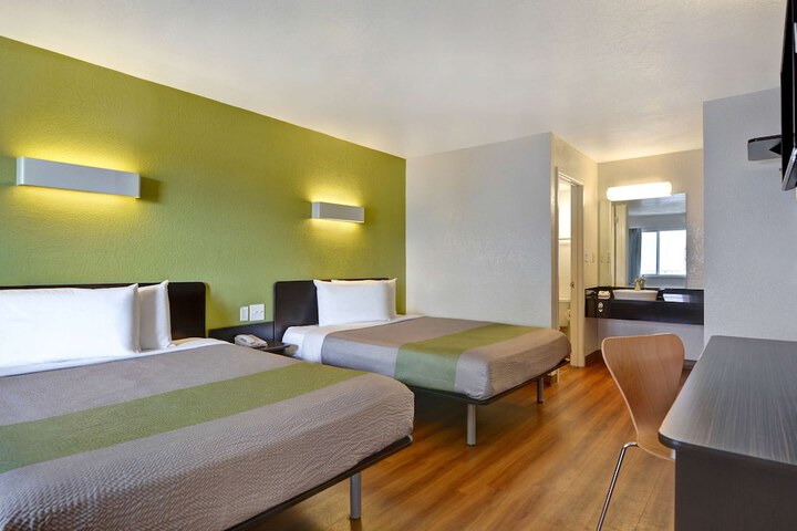 Room 21 of 40