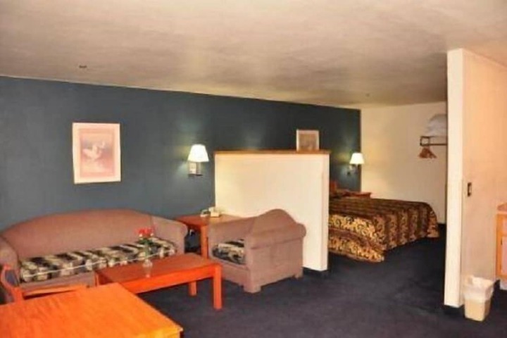 Room 28 of 34
