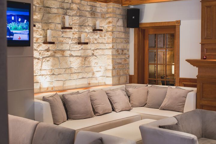 Lounge 123 of 145