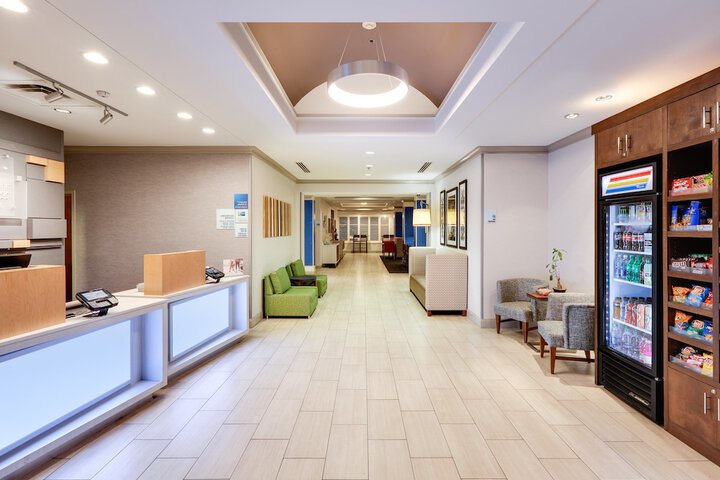 Holiday Inn Express & Suites Dublin by IHG