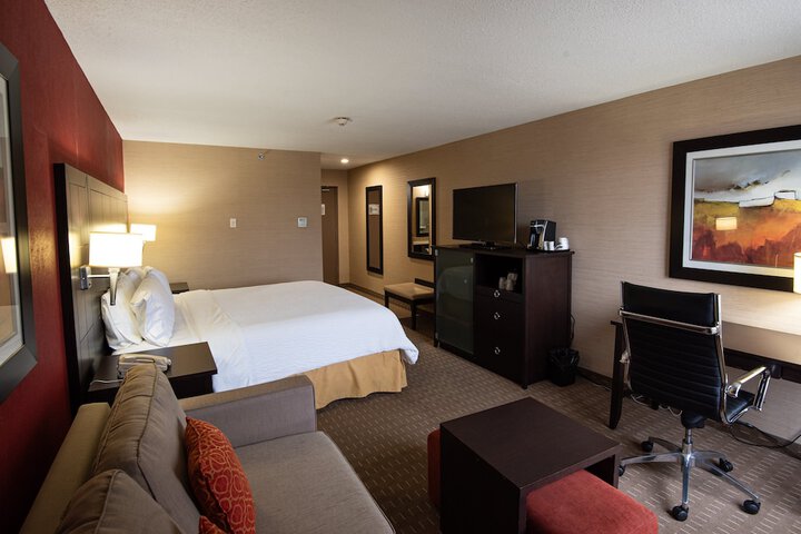 Room 32 of 65