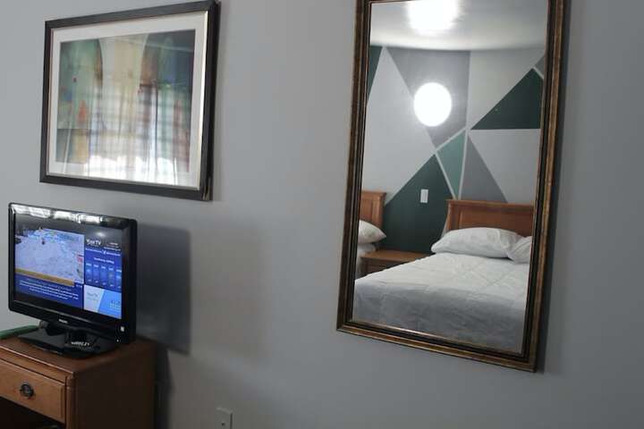 Room 8 of 18
