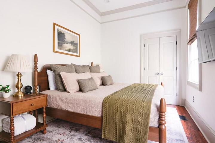 111 Waldburg street Beautifully Renovated Historic 5 bedroom 5 bath