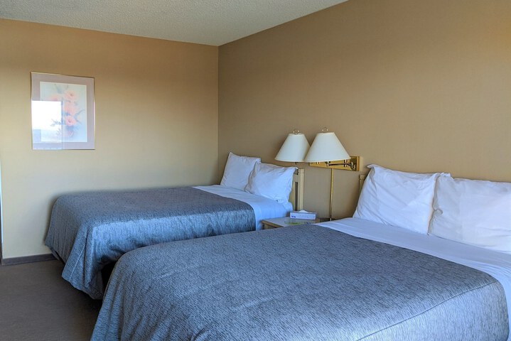 Room 13 of 33