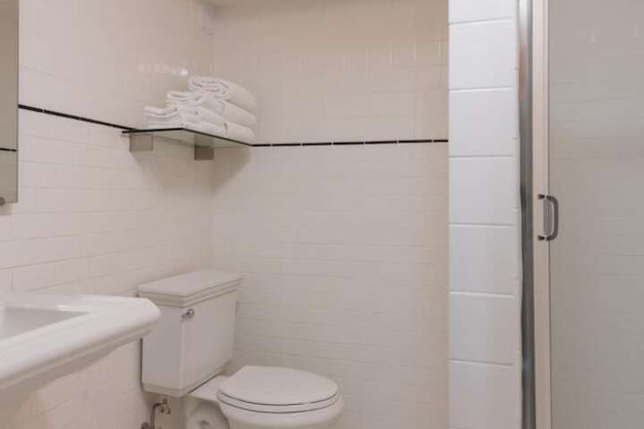 Room 32 of 42
