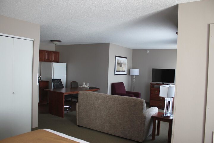 GrandStay Hotel & Suites