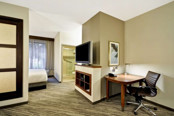 Room 27 of 40