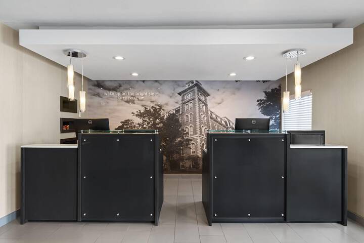 La Quinta Inn & Suites by Wyndham Fayetteville