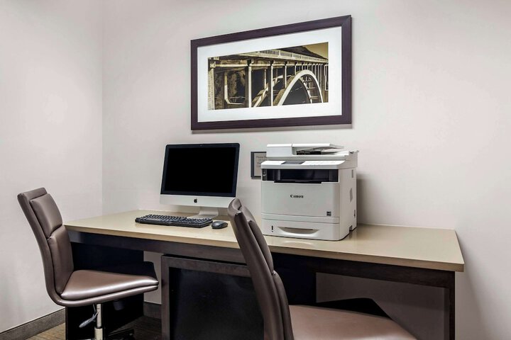 Business Center 33 of 33
