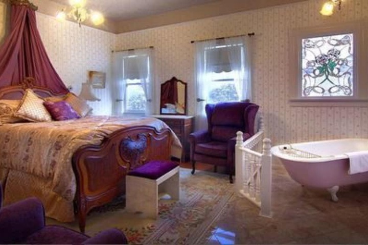 Gingerbread Mansion Inn