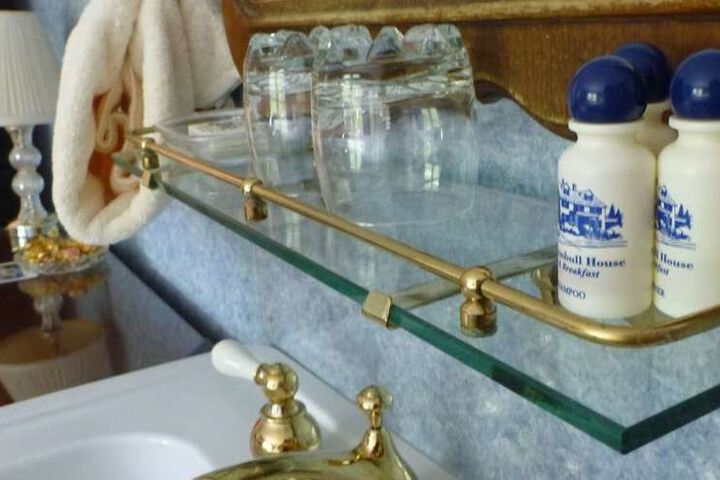 THE TRUMBULL HOUSE BED AND BREAKFAST