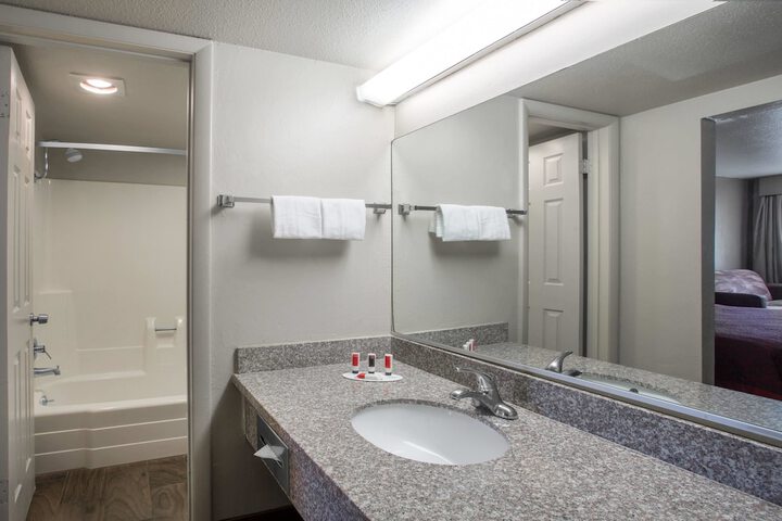 Room 15 of 22