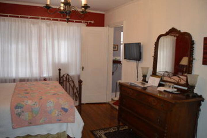 Maple Street Bed & Breakfast