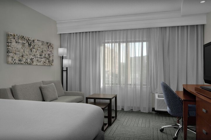 Courtyard by Marriott Greensboro Airport