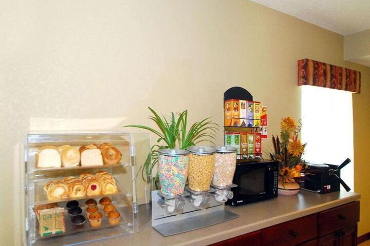 Rodeway Inn & Suites