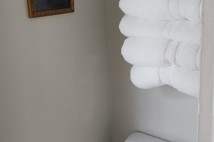 Oaklawn Inn LLC