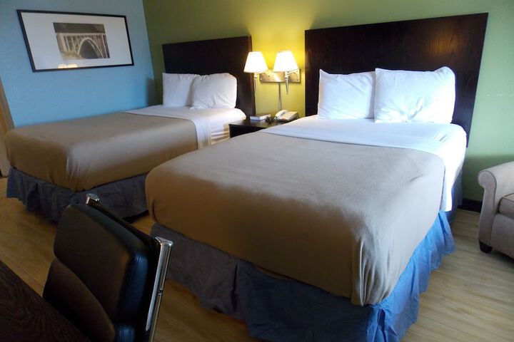 Room 25 of 28