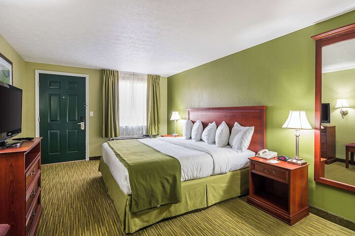 Room 21 of 35