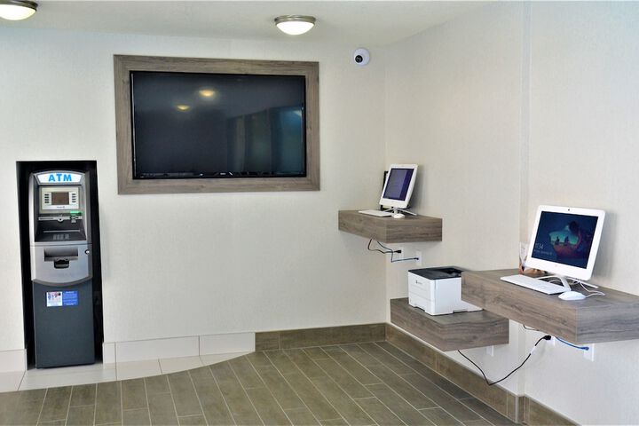 Business Center 99 of 103