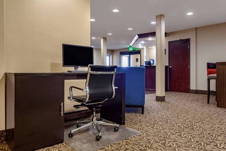 Business Center 53 of 55