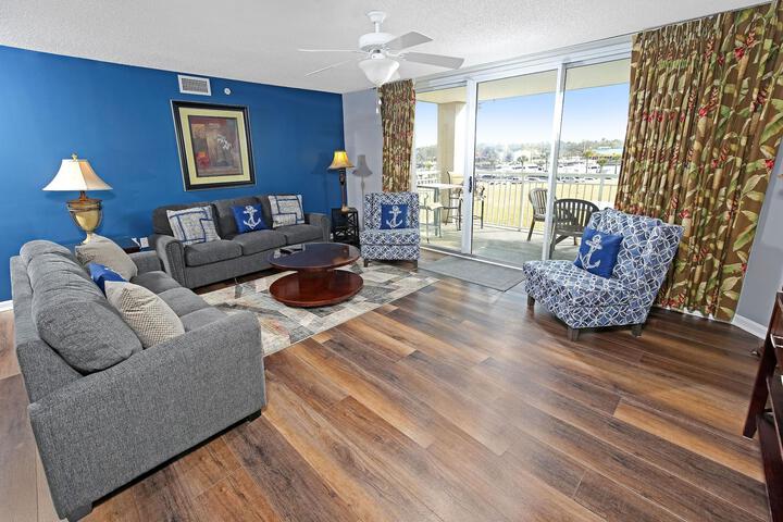 Lounge 49 of 50