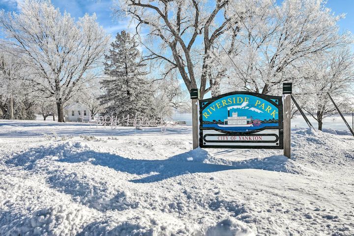 Regal River Retreat in the Heart of Yankton!