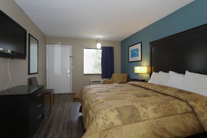 Room 28 of 38