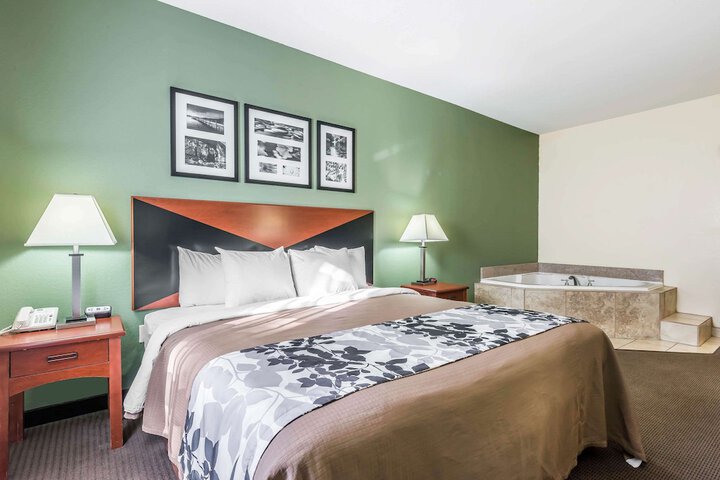 Room 15 of 38