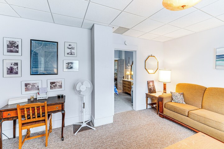 Twin Lakes Cottage: Walk to Elizabeth Lake!
