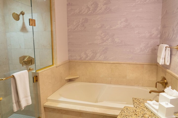 The Carlton Hotel Atascadero – Paso Robles, a Tribute Portfolio Hotel