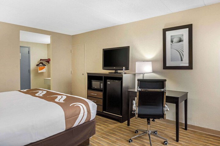 Room 10 of 34