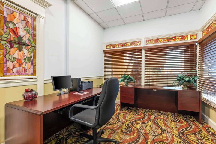 Business Center 31 of 31