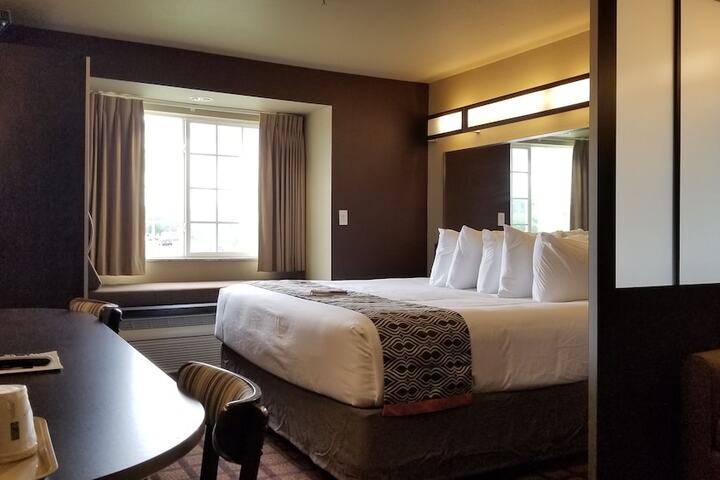 Room 10 of 22