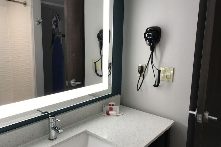 Room 46 of 80