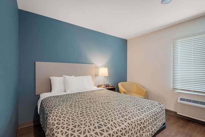WoodSpring Suites Bellflower - Los Angeles