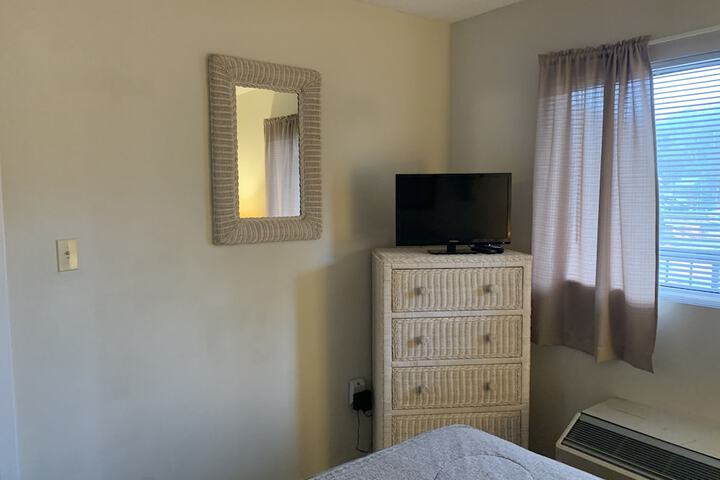 Room 40 of 214