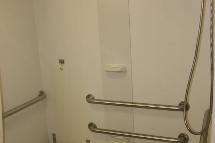 Room 9 of 28