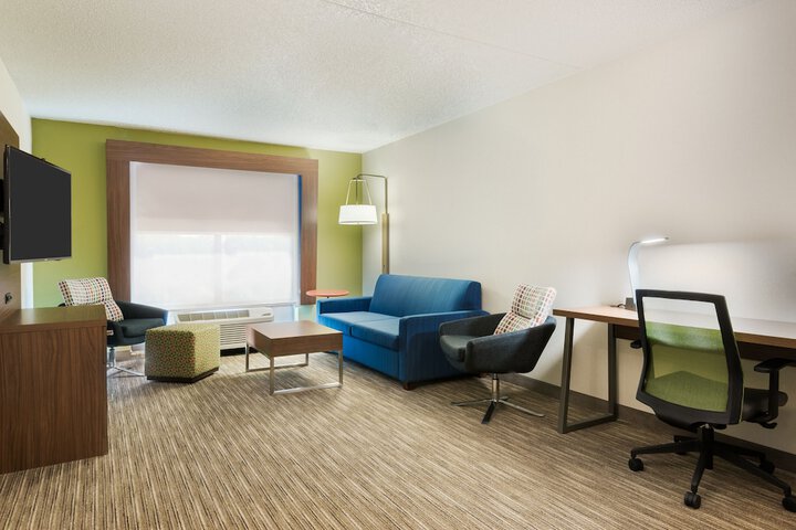 Room 13 of 33