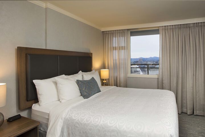 Chateau Victoria Hotel and Suites