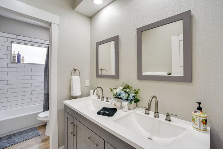 Dtwn Woodland Park Townhome w / Covered Deck