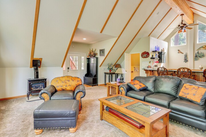 Pet-friendly California Cabin w / Beach Access