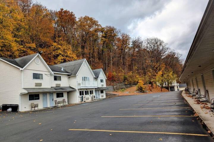The Falls Motel - 2 Mi to Watkins Glen State Park Seneca Lake " AND 4 Mi to Watkins Glen International Track " The Glen "