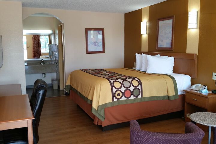 Room 12 of 26