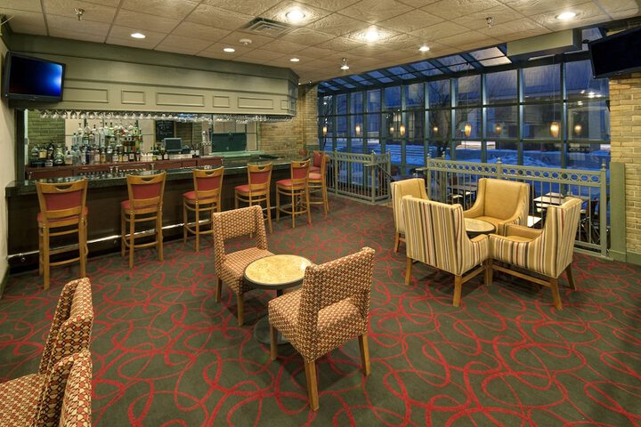 Lounge 87 of 91